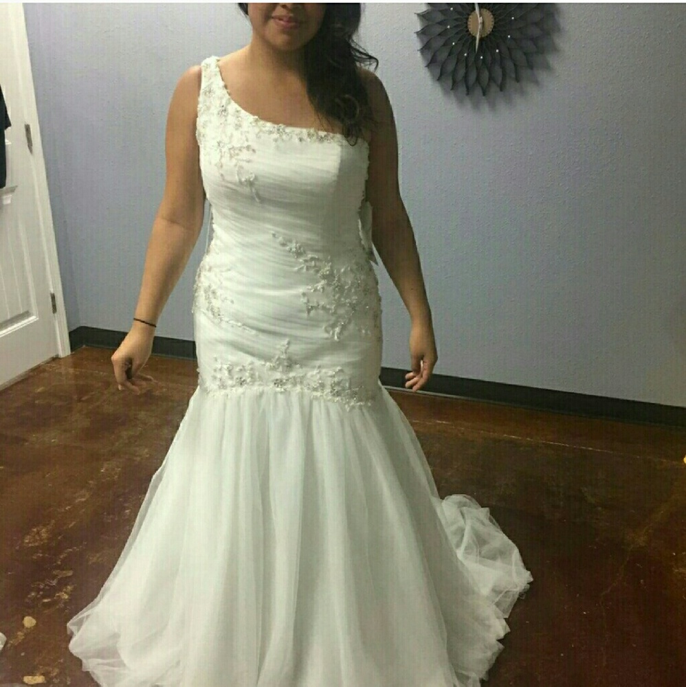 WHITE IVORY WEDDING DRESS